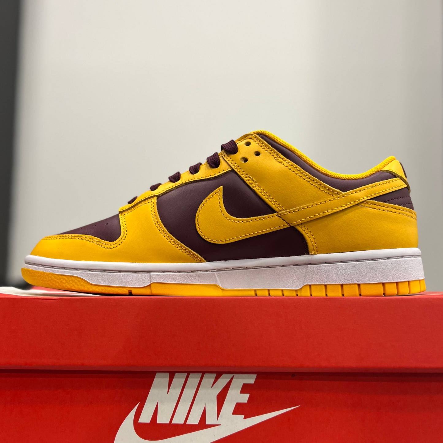 NIKE DUNK Low Retro “University Gold”