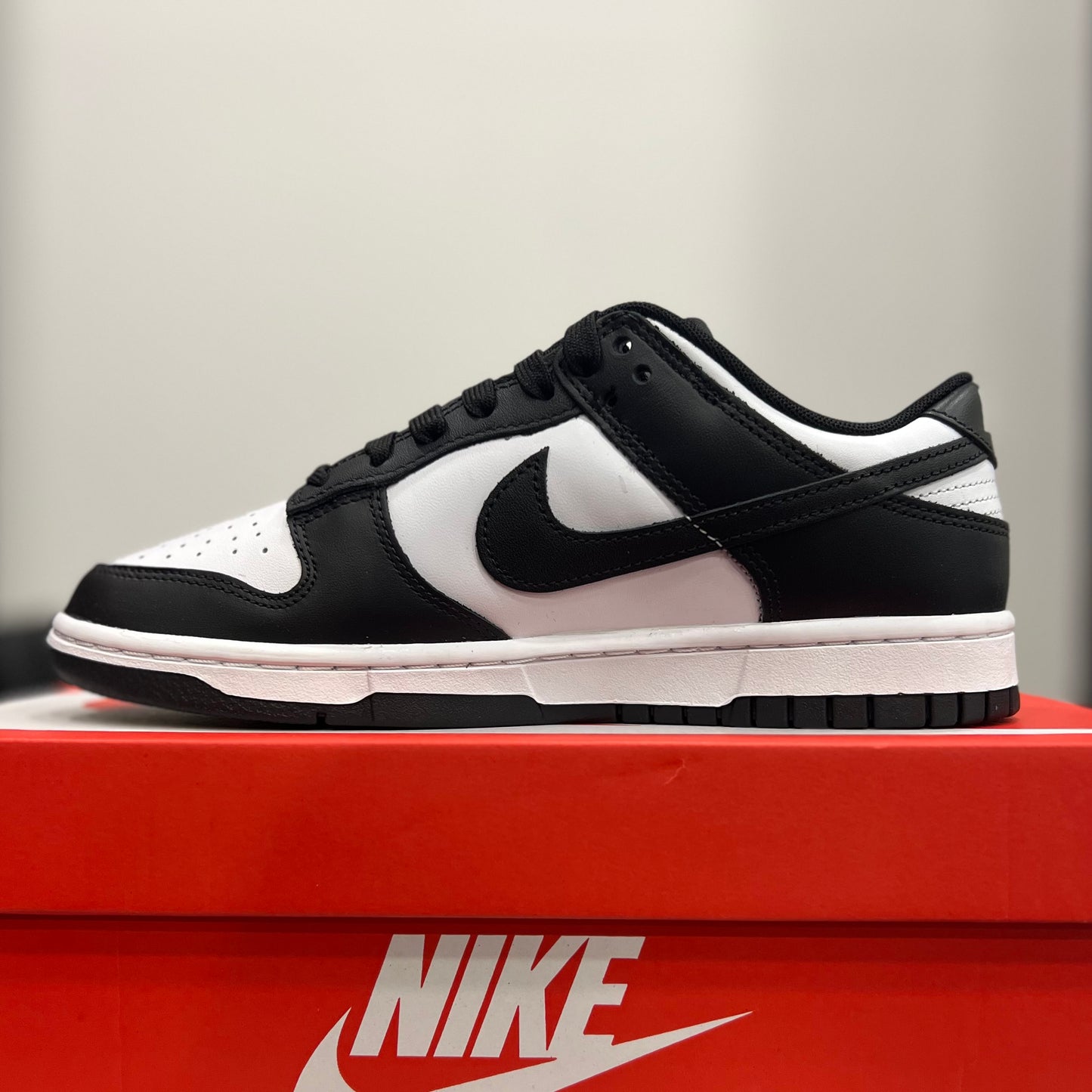 NIKE DUNK Low Retro “Panda”