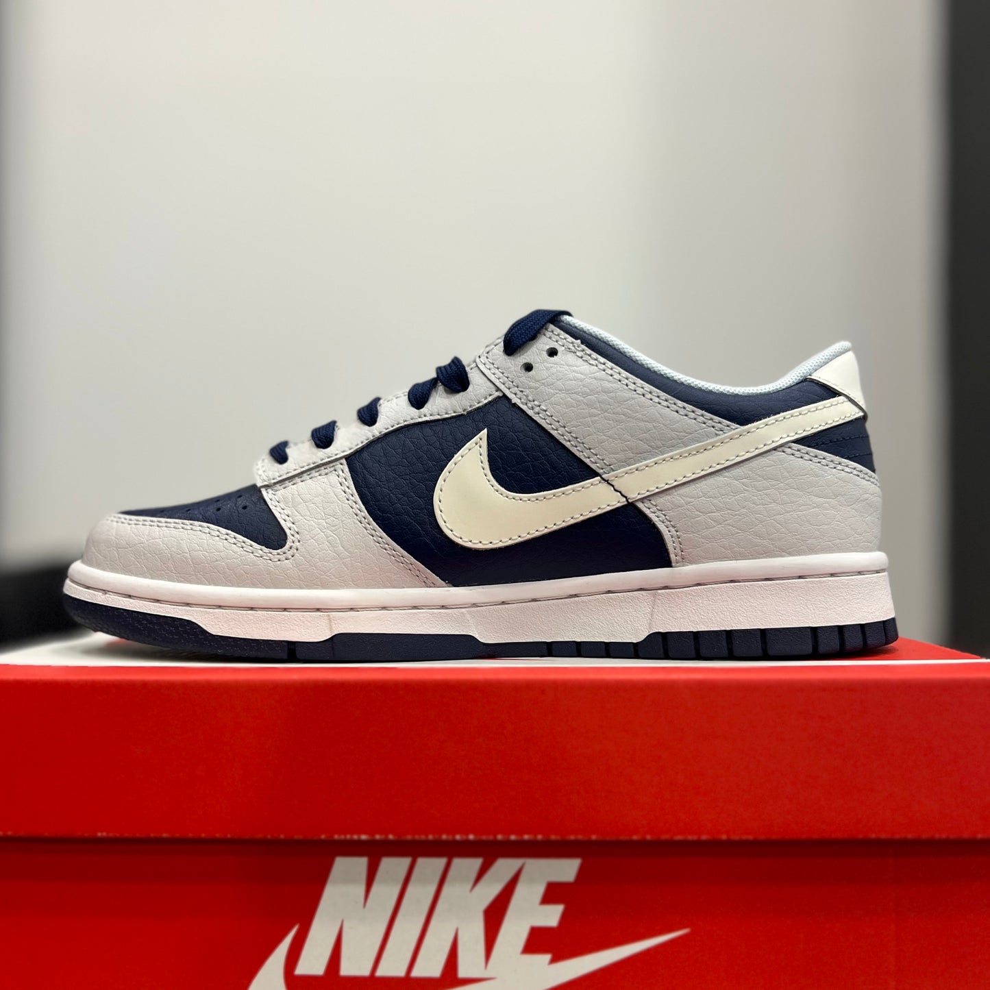 NIKE DUNK Low “UV Ray Reactive Swoosh”