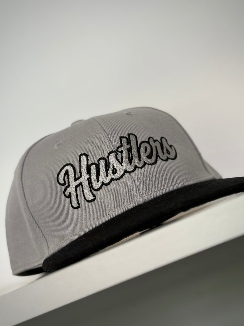 CAPPELLO Ricamo HUSTLERS GRIGIO/NERO