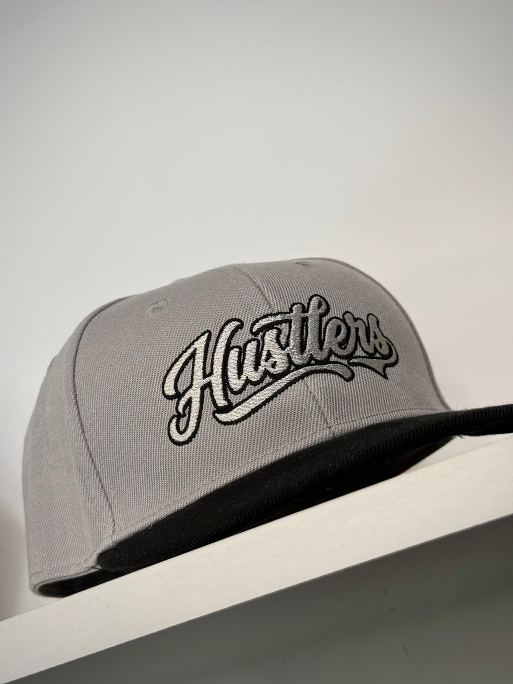 CAPPELLO Ricamo HUSTLERS Cors. GRIGIO/NERO
