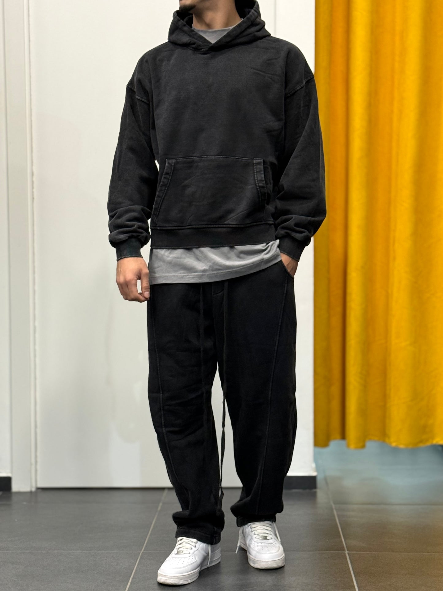 TUTA Felpa Cappuccio STONE WASHED NERO